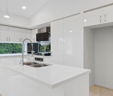 Modern & Sophisticated Family Home in Coomera! - Photo 4