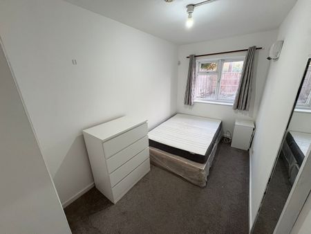 1 Bed Flat, Brook Road, M14 - Photo 5