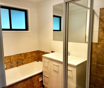 Charming Three Bedroom Home! - Photo 1