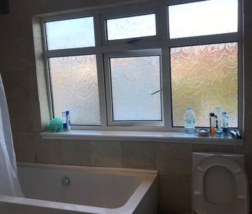 Room in a Shared House, Brockham Drive, IG2 - Photo 6