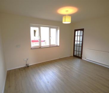 3 bedroom detached house to rent - Photo 3