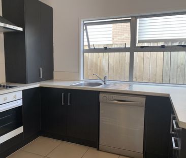 Perfectly positioned in the heart of Hillcrest is this modern four ... - Photo 2