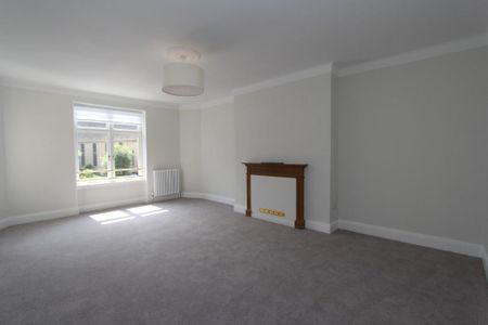 4 bedroom flat to rent - Photo 2
