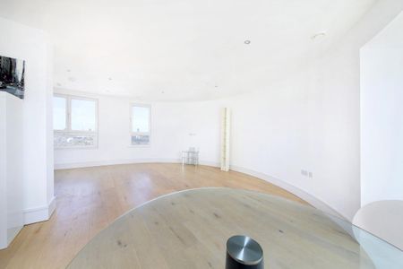 1 bedroom flat in 2a St Lukes Avenue - Photo 2