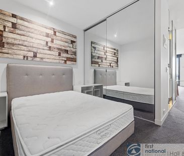 Beachside living! No parking BUT fully Furnished Apartment! - Photo 3