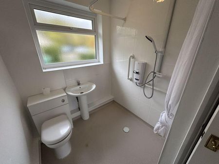 2 bedroom semi-detached bungalow to rent - Photo 5