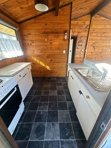 1 MONTH FREE RENT - Sunny Two-Bedroom Unit - Photo 2