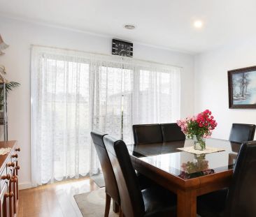 Stunning Three Bedroom Townhouse - Photo 6