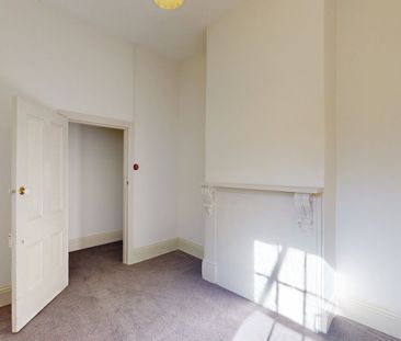 Charming Victorian Cottage with Country Ambience on Leafy Errol Street - Photo 3