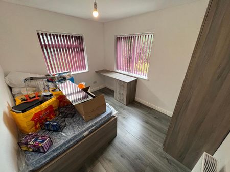 5 bedroom semi-detached house to rent - Photo 3