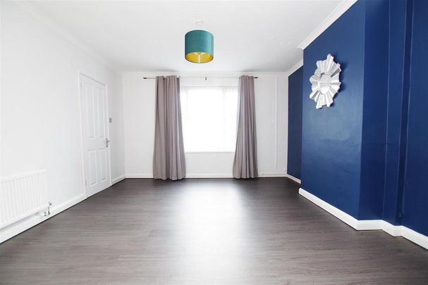 3 bedroom end of terrace house to rent - Photo 1