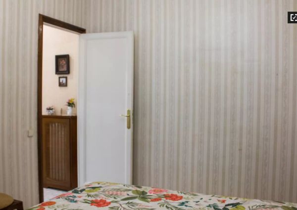 Single Bed in Rooms for rent in a spacious 4-bedroom apartment in L’Esquerra de l’Eixample