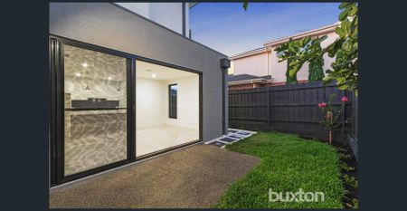 Stylish, Spacious & Perfectly Located! - Photo 5