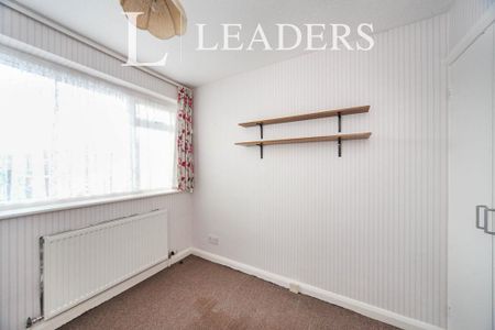 3 bedroom semi-detached house to rent - Photo 3