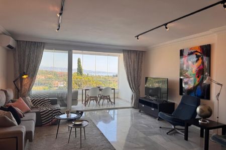 3 Bedroom Apartment For Rent in Nueva Andalucía, Málaga - Photo 3