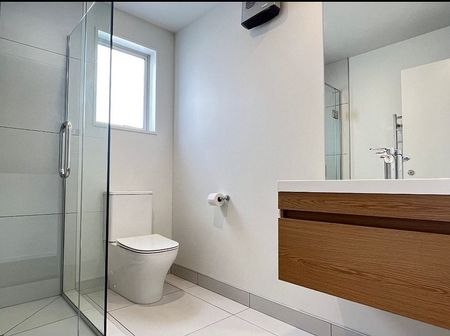 Modern 2 Storey Townhouse in New Brighton - Photo 5