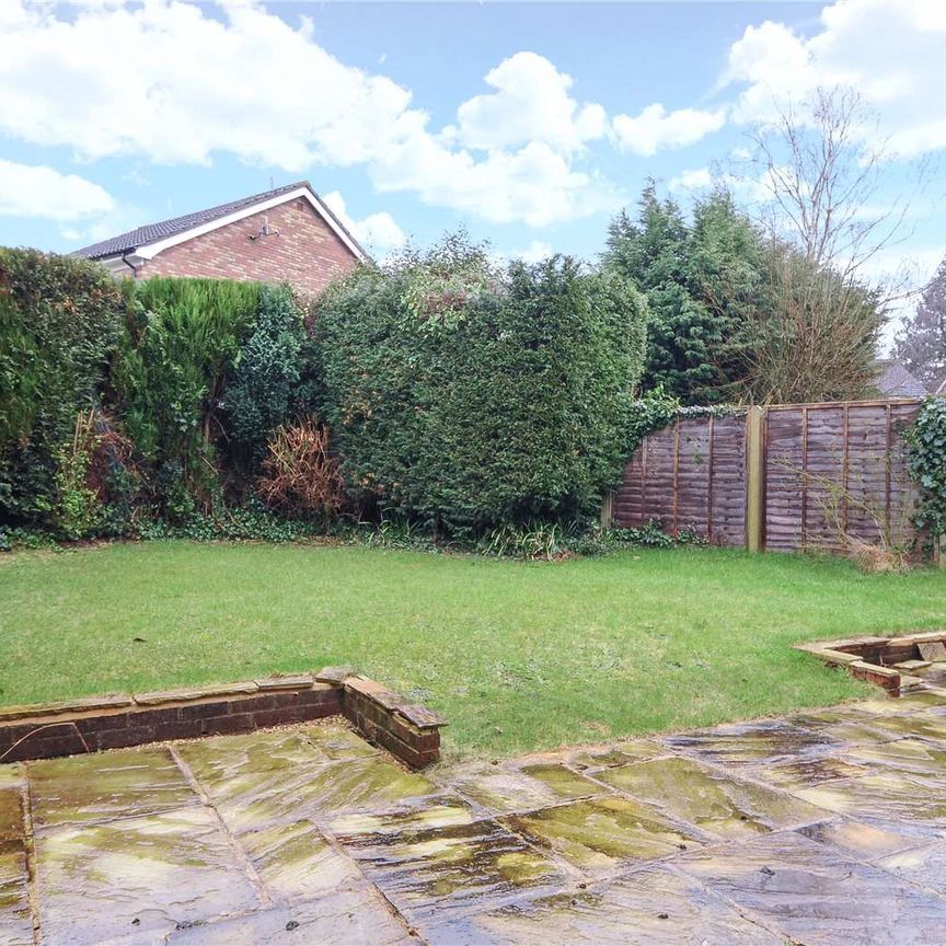 Four bedroom detached family home in a popular residential location in Windlesham. - Photo 1