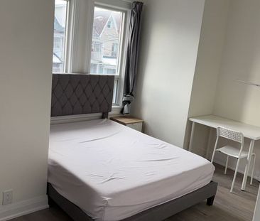 For Lease - 11.5 Lippincott Street, Toronto, Ontario - Photo 3