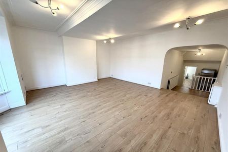 1 Bedroom Apartment To Let - Photo 2