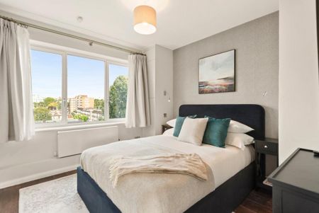 3 bedroom flat to rent - Photo 2