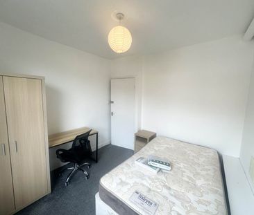 Wetherby Grove, Burley, Leeds - Photo 5