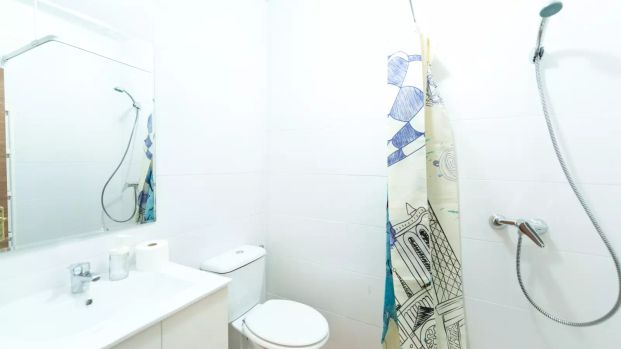 Room in a shared 4-bedroom apartment for rent in Getafe, students only - Photo 1