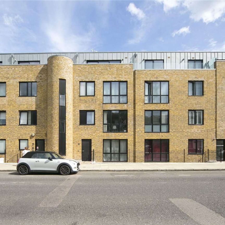 A beautifully presented one bedroom apartment set on the ground floor of this secure modern development in an excellent Islington location. - Photo 1