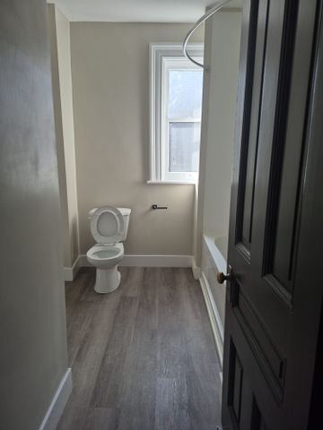 For Lease - 607 QUEENS Avenue Unit# Bedroom 2, London East, Ontario - Photo 4