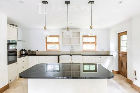 4 bedroom house to rent Cowfold Road, Bolney, Haywards Heath, RH17 - Photo 4