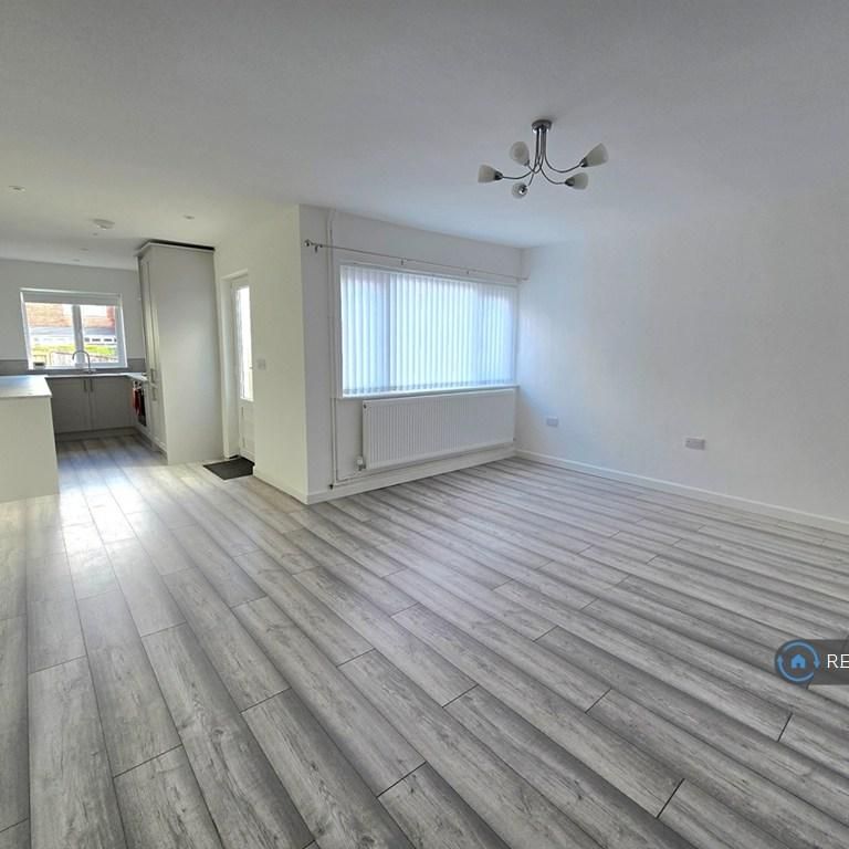 2 bedroom bungalow to rent - Photo 1