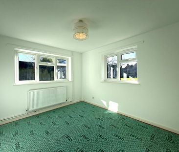 2 bedroom detached bungalow to rent - Photo 2