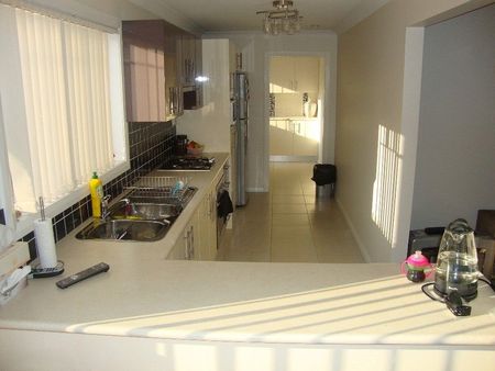 4 bedroom home!!! - Photo 2