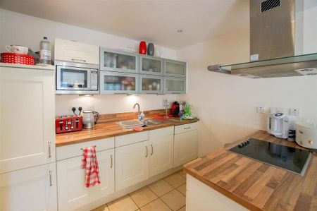 2 bedroom apartment to rent - Photo 4