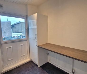 2 bedroom terraced house to rent - Photo 4