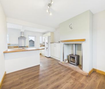 3 bedroom flat to rent - Photo 6