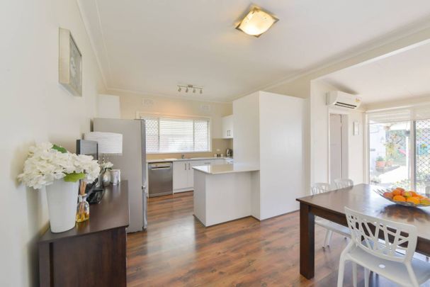 BEAUTIFUL FAMILY HOME IN NORTH TAMWORTH IN QUIET STREET - Photo 1