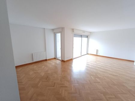 location Appartement T4 DE 101.8m² À PARIS - Photo 3