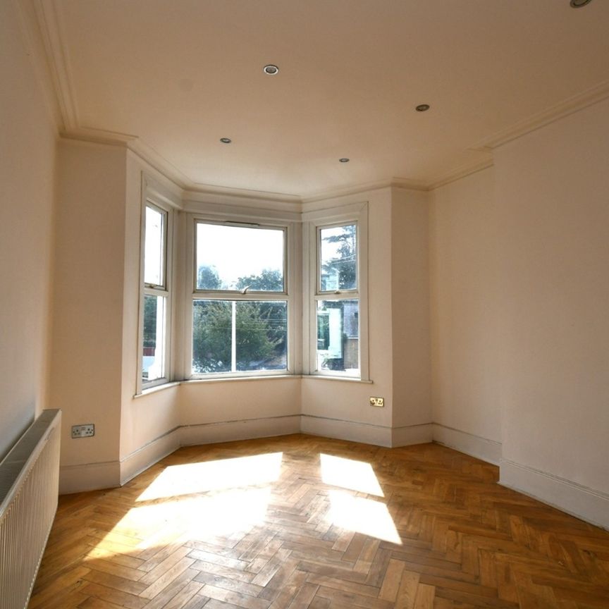 2 Bed Flat, Northbrook Road, IG1 - Photo 1