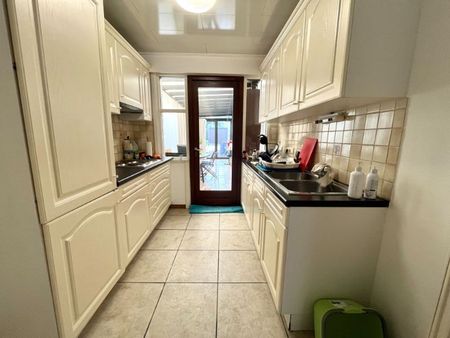 GELIJKVLOERSAPPARTEMENT MET TWEE SLAAPKAMERS EN GARAGE - Foto 4