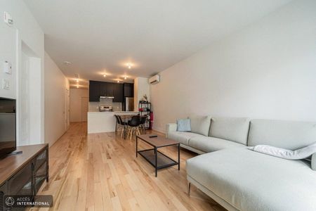 Charming apartment for rent in Ahuntsic West, with 2 bedrooms, an open-concept layout for the central living spaces, and a modern kitchen. - Photo 2