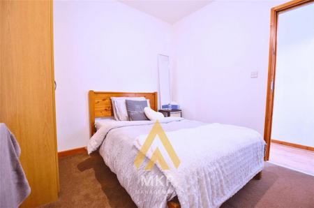 4 bedroom terraced house to rent - Photo 5