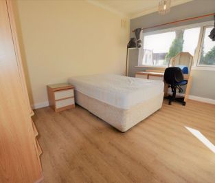 1 bedroom House in Otley Road Bed), Leeds - Photo 4