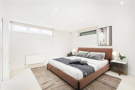 2 bedroom flat in London - Photo 5