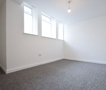 1 bed flat to rent in Westover Road, BH1 - Photo 2