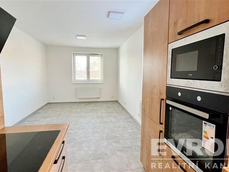 Pronájem bytu 2+kk 44 m2 - Fotografie 2