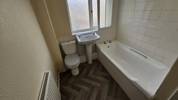 2 bed Apartment - To Let - Photo 1