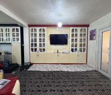 4 bedroom semi-detached house to rent - Photo 2