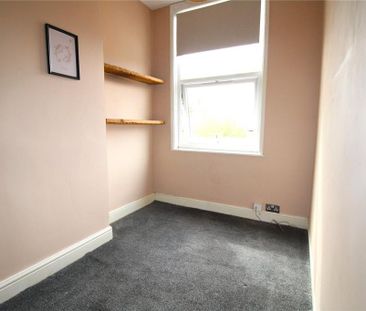 2 bedroom end of terrace house to rent - Photo 4