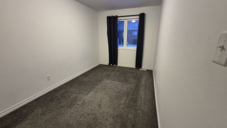 For Lease - 21 Woodedge Circle, Kitchener, Ontario - Photo 4