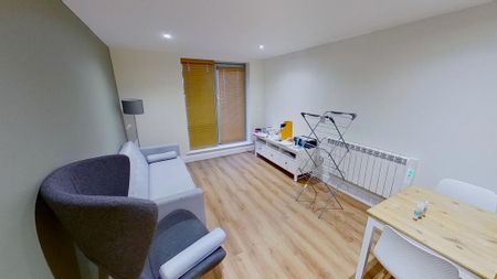 2 bedroom flat to rent - Photo 4